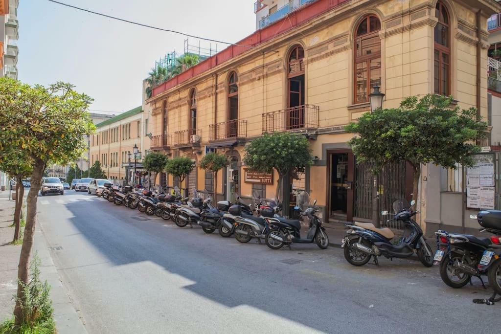 Apartmán Bilocale In Centro Salerno Exteriér fotografie